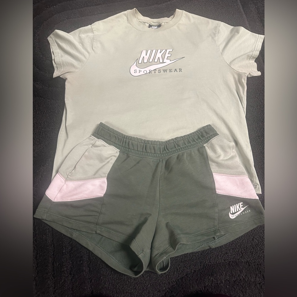 Nike Sportswear Olive Green 2 piece Set
Adult Size Medium